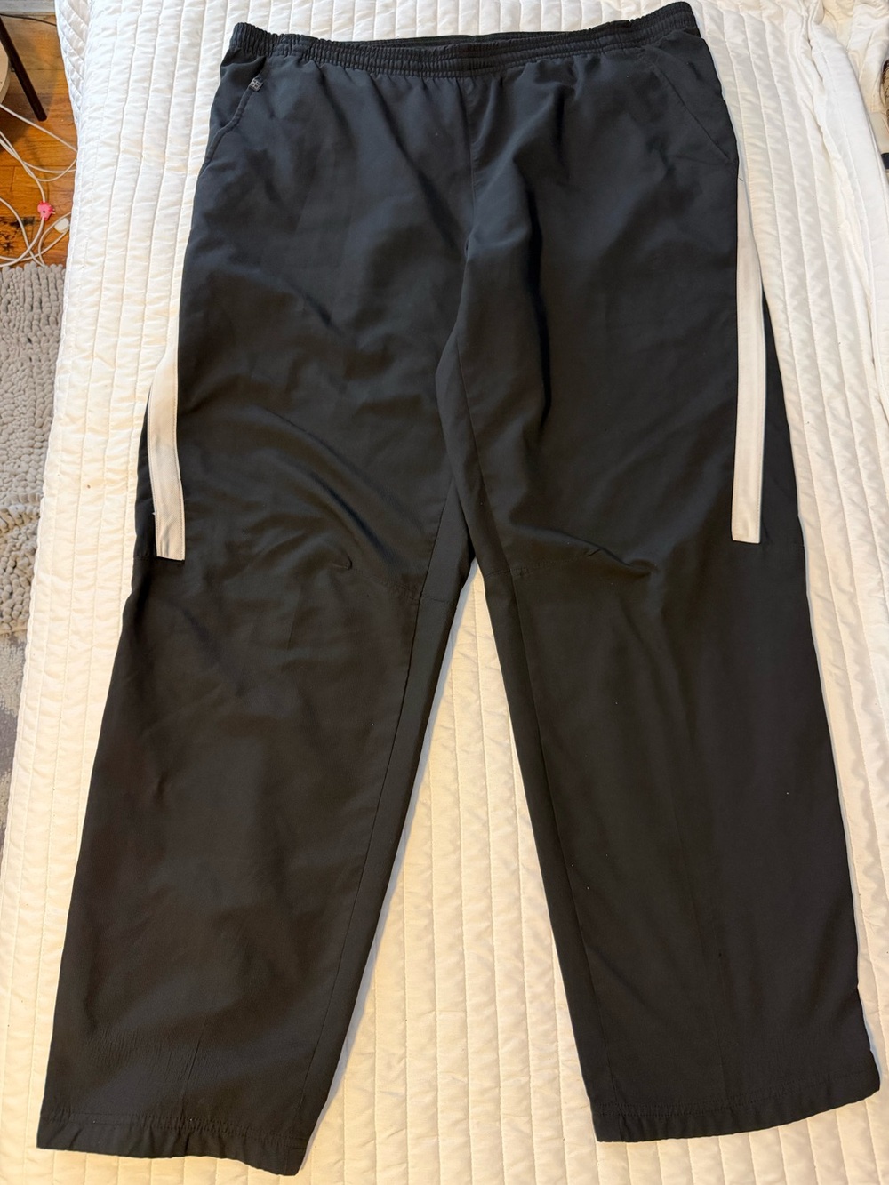 Nike Dri-FIT Men’s Black Polyester Track Pants White Stripe Zip Ankles XL P46